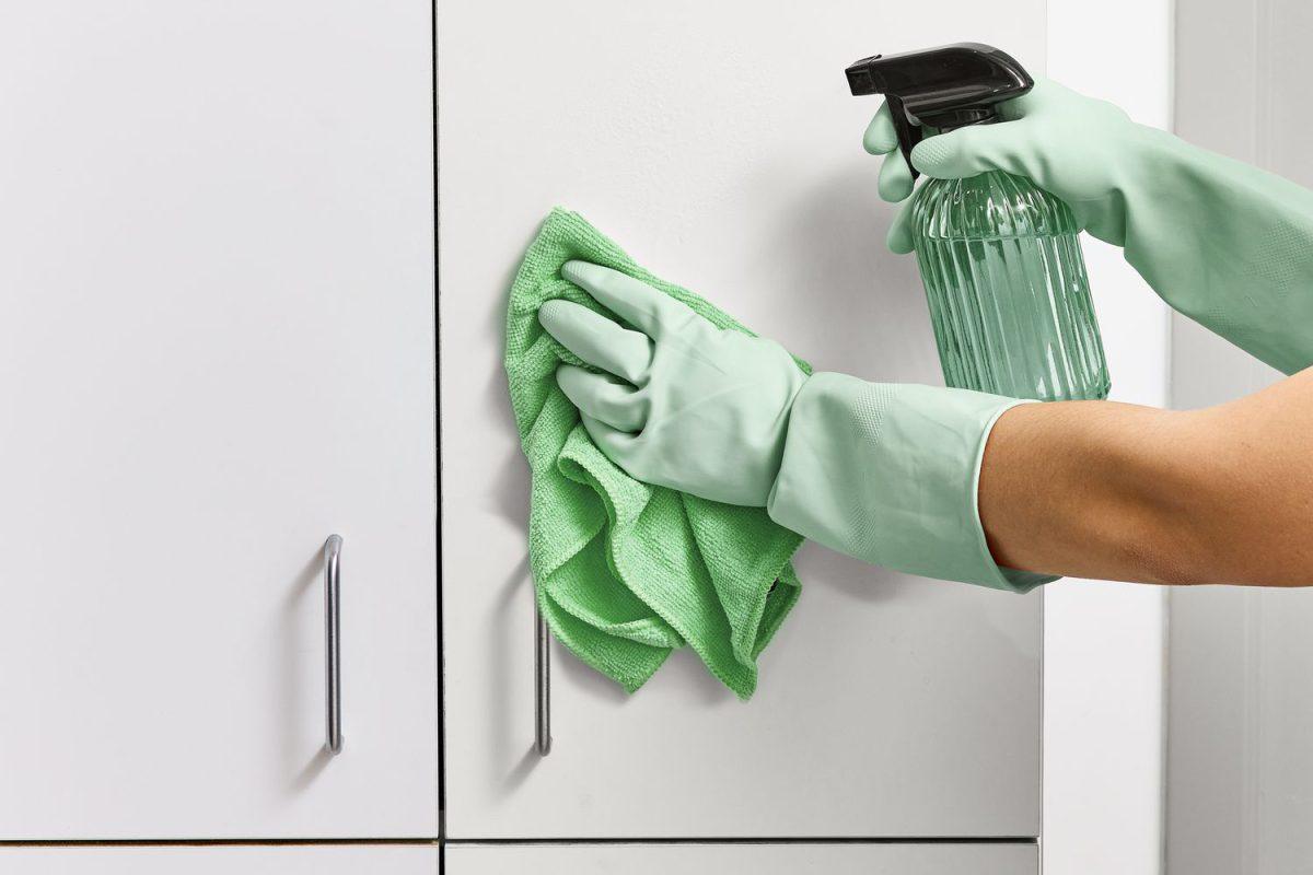 تمیز کردن کابینت آشپزخانه